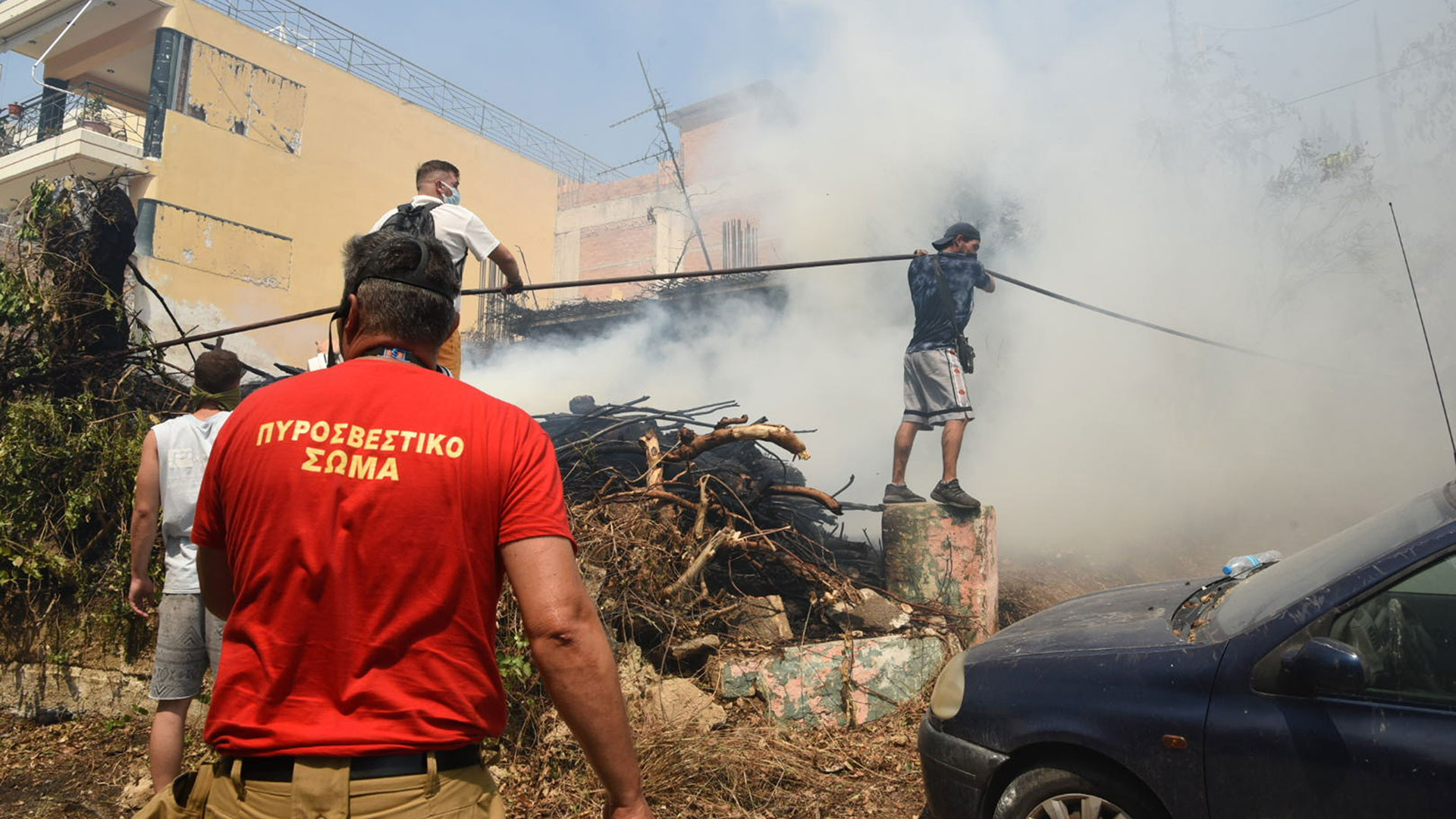 Μεγάλη φωτιά στην Πάτρα – Εκκενώθηκαν Καραμανδάνειο, Γηροκομείο και το ίδρυμα «Μέριμνα»-19