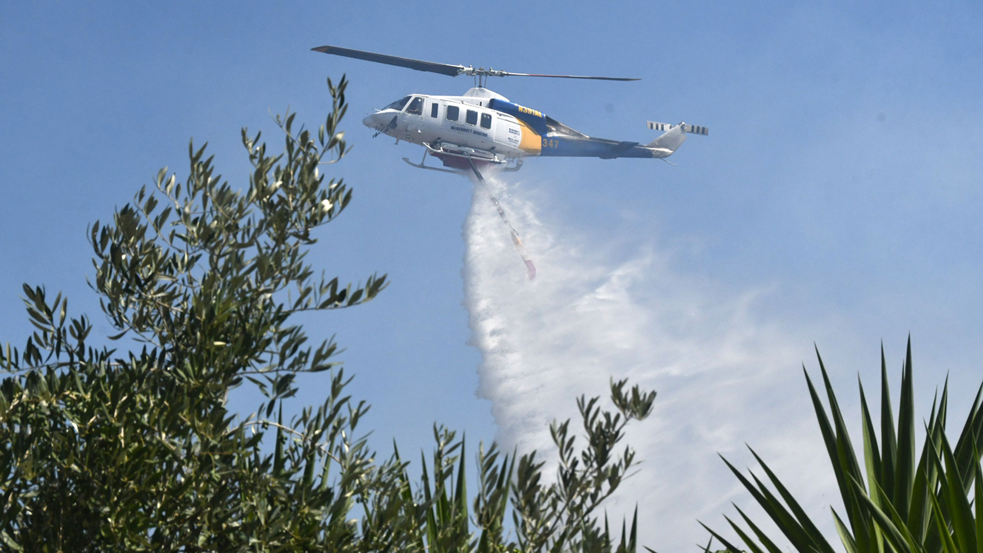 Μεγάλη φωτιά στην Πάτρα – Εκκενώθηκαν Καραμανδάνειο, Γηροκομείο και το ίδρυμα «Μέριμνα»-9