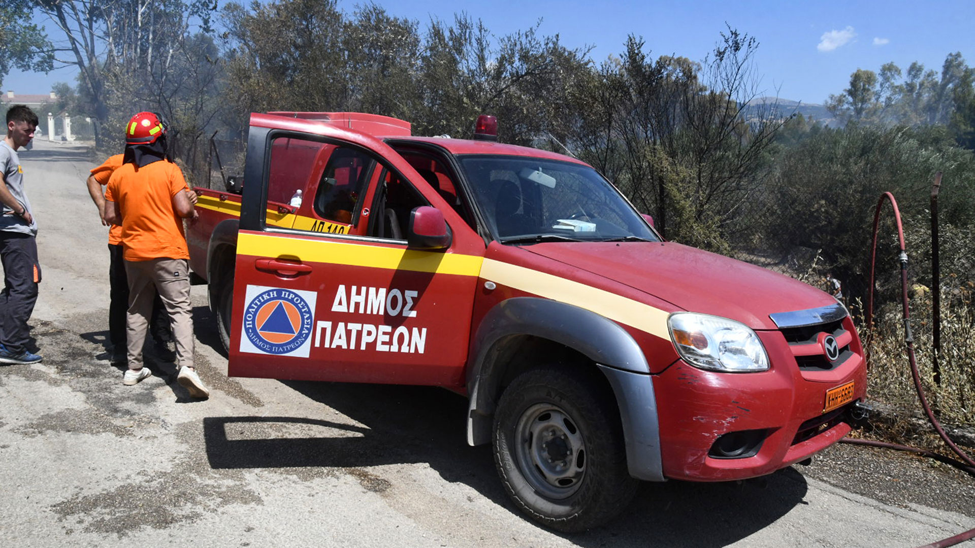 Μεγάλη φωτιά στην Πάτρα – Εκκενώθηκαν Καραμανδάνειο, Γηροκομείο και το ίδρυμα «Μέριμνα»-16