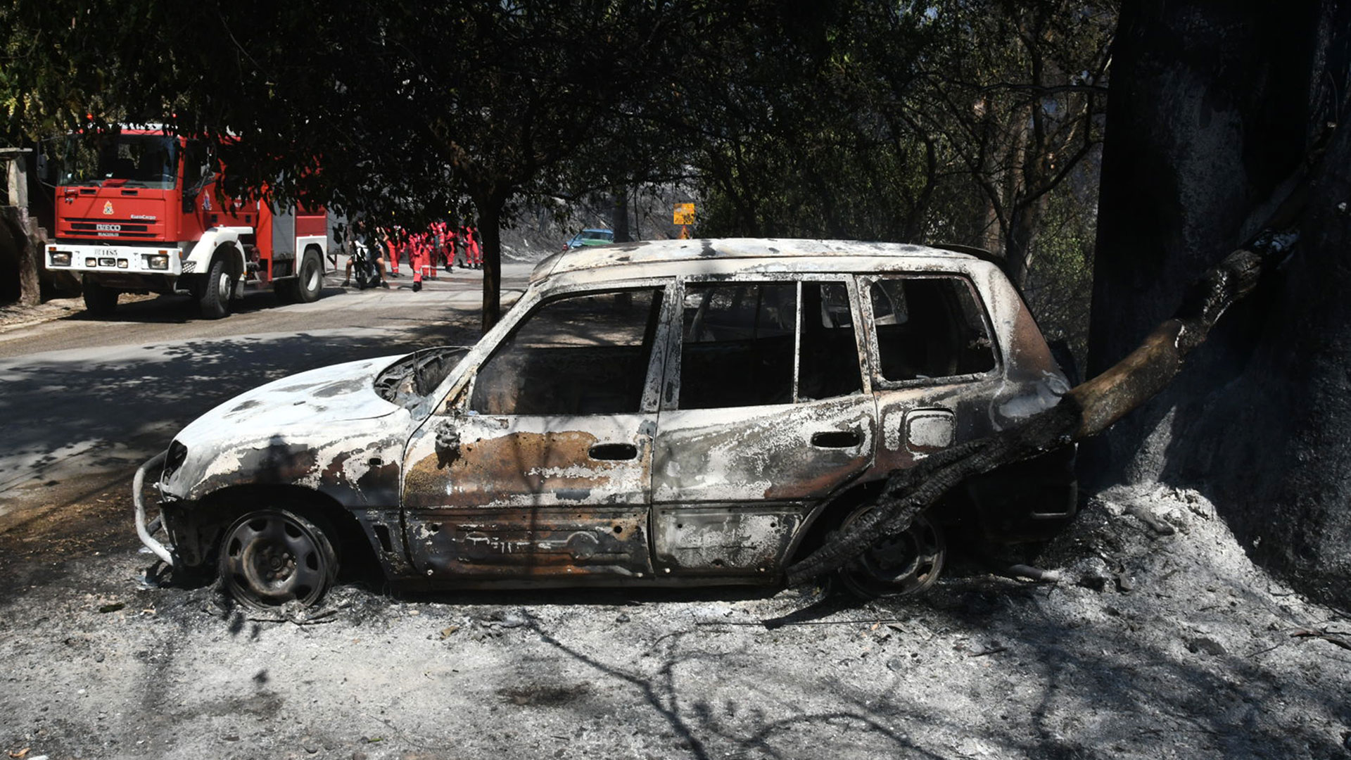 Μεγάλη φωτιά στην Πάτρα – Εκκενώθηκαν Καραμανδάνειο, Γηροκομείο και το ίδρυμα «Μέριμνα»-13