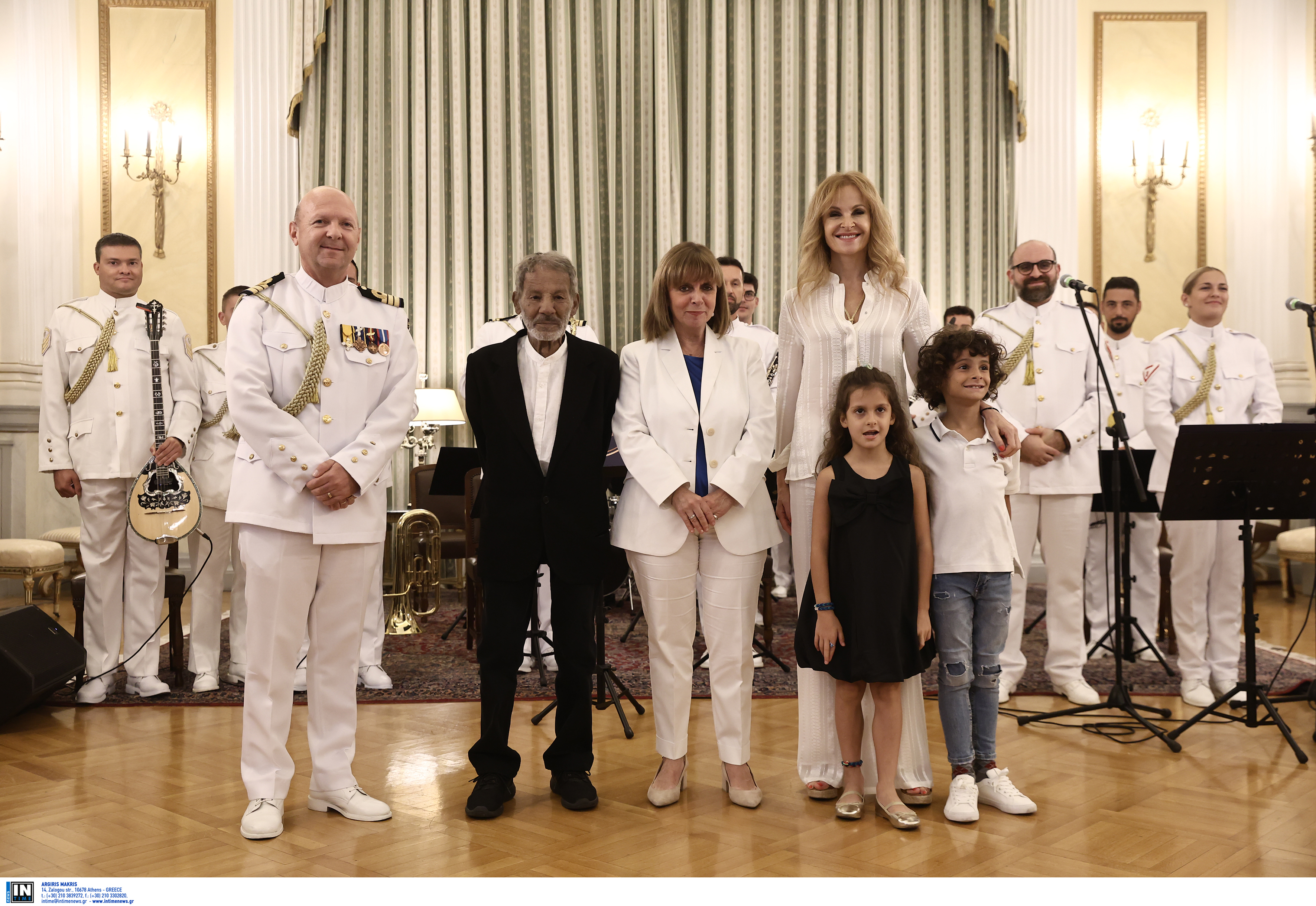 Παρασημοφόρηση του Σταύρου Ξαρχάκου στο Προεδρικό Μέγαρο (εικόνες)-5