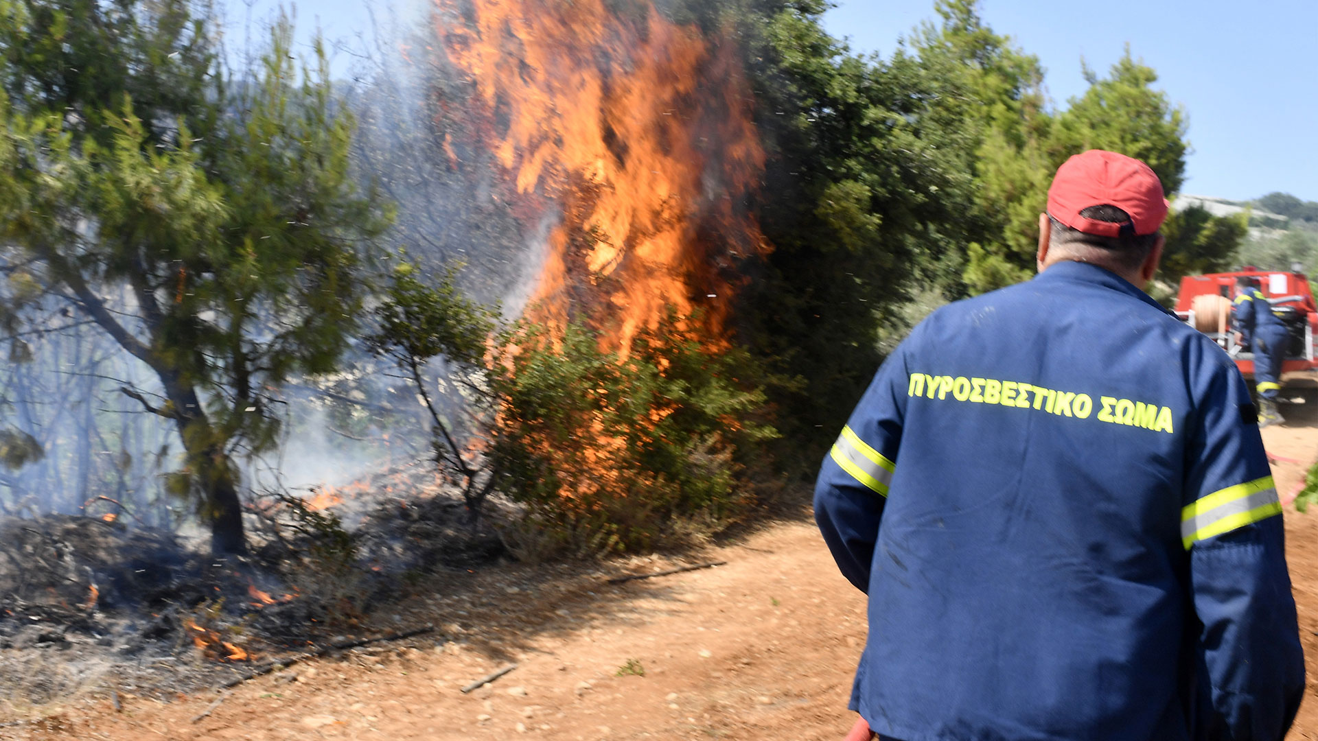 Φωτιά – Κορινθία: Διάσπαρτες εστίες στο μέτωπο-3
