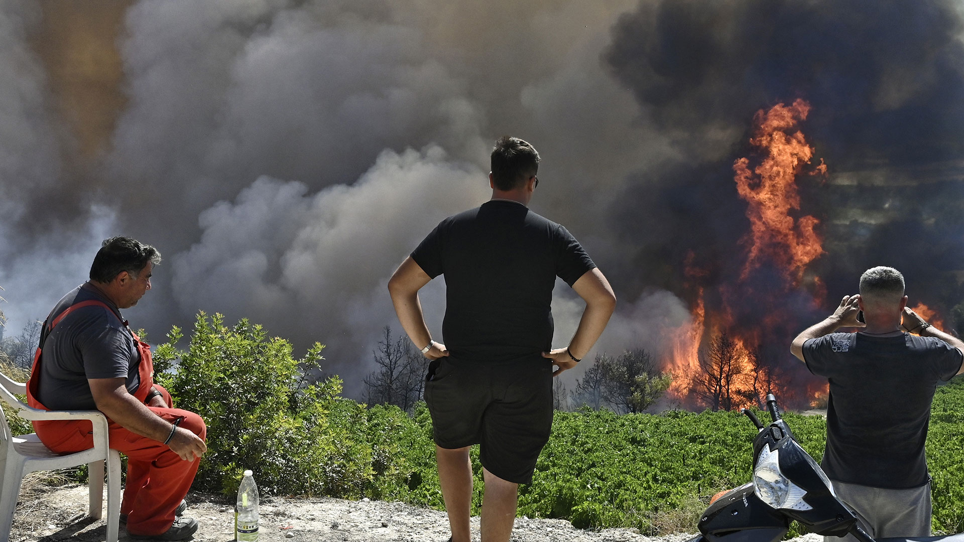 Φωτιά – Κορινθία: Διάσπαρτες εστίες στο μέτωπο-10