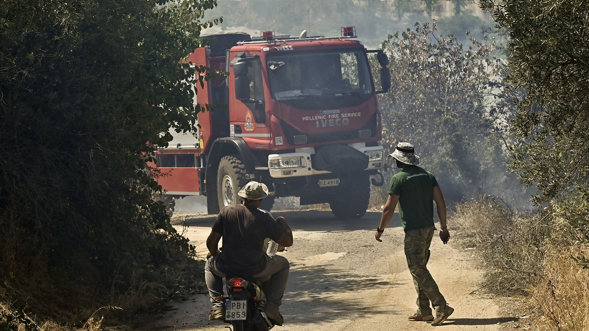 Φωτιά – Κορινθία: Διάσπαρτες εστίες στο μέτωπο-12