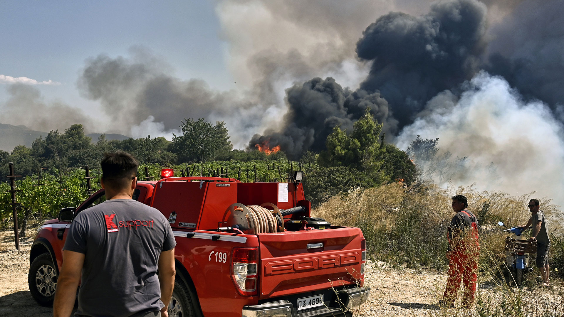 Φωτιά – Κορινθία: Διάσπαρτες εστίες στο μέτωπο-4
