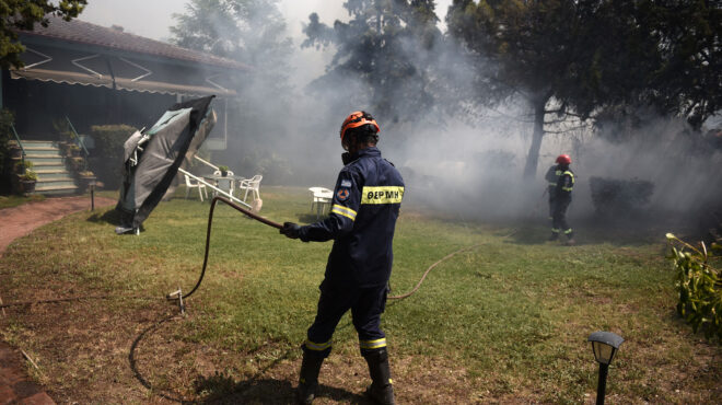 φωτιά-στη-θέρμη-οι-φλόγες-έφτασαν-σε-563132374