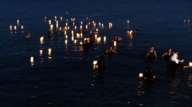μάτι-104-φαναράκια-στη-μνήμη-των-θυμάτων-563140267