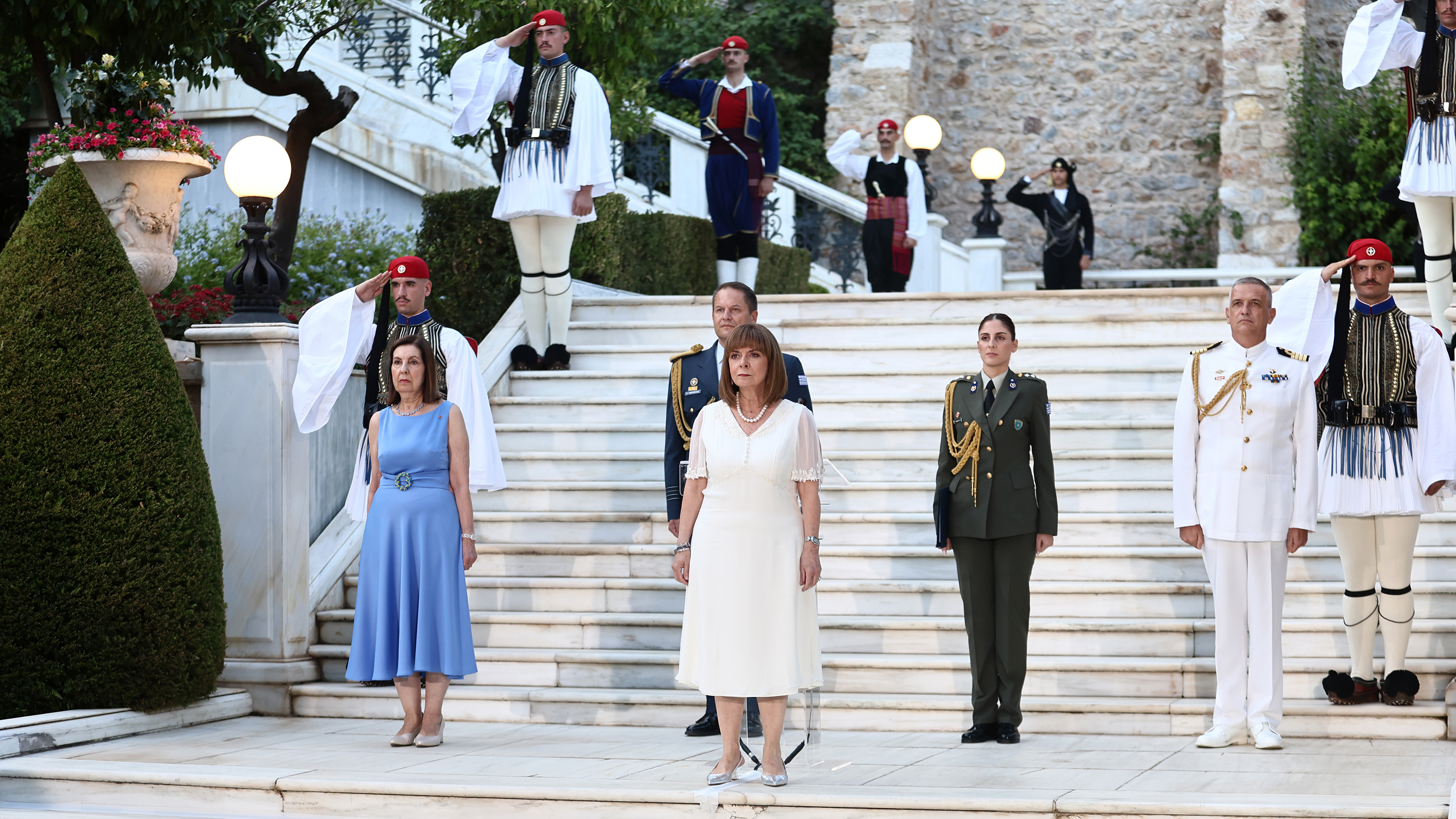 Προεδρικό Μέγαρο: Τα «κλικ» της δεξίωσης για τα 50 χρόνια από την αποκατάσταση της Δημοκρατίας-2