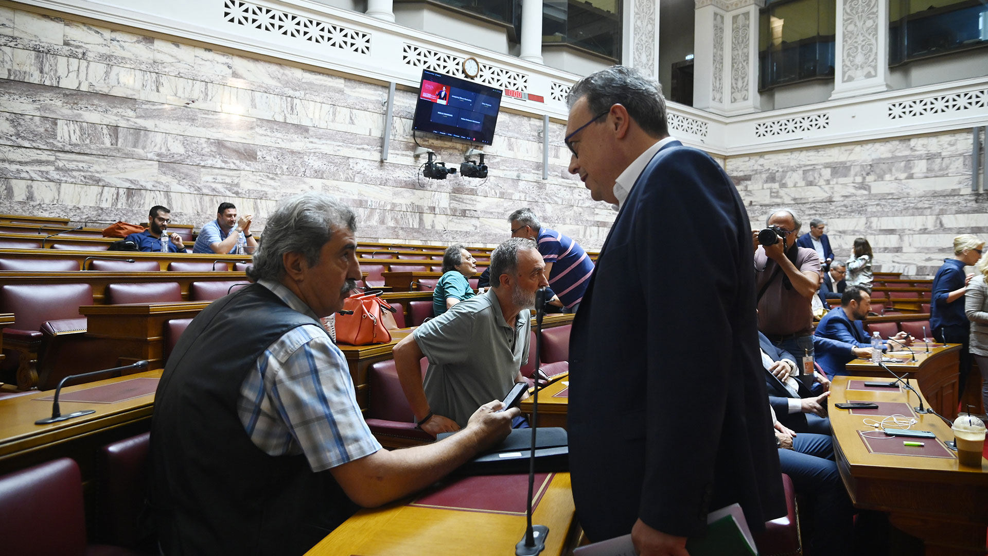 Πολάκης: Αμετανόητος στην έξοδο μετά το τελευταίο μπούλινγκ-3