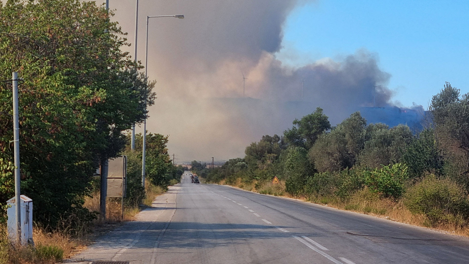 Φωτιά: Δύσκολη νύχτα στην Εύβοια – Μάχη με ισχυρούς ανέμους-17