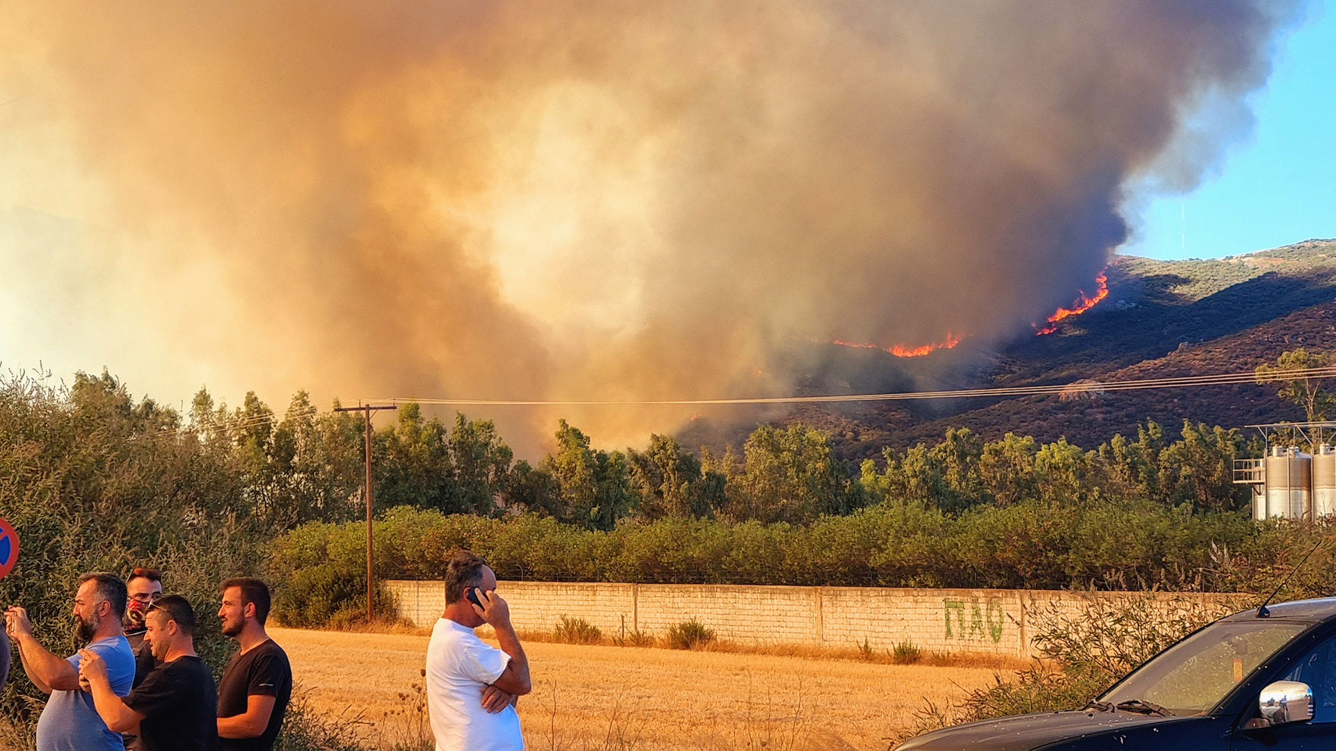 Φωτιά: Δύσκολη νύχτα στην Εύβοια – Μάχη με ισχυρούς ανέμους-13