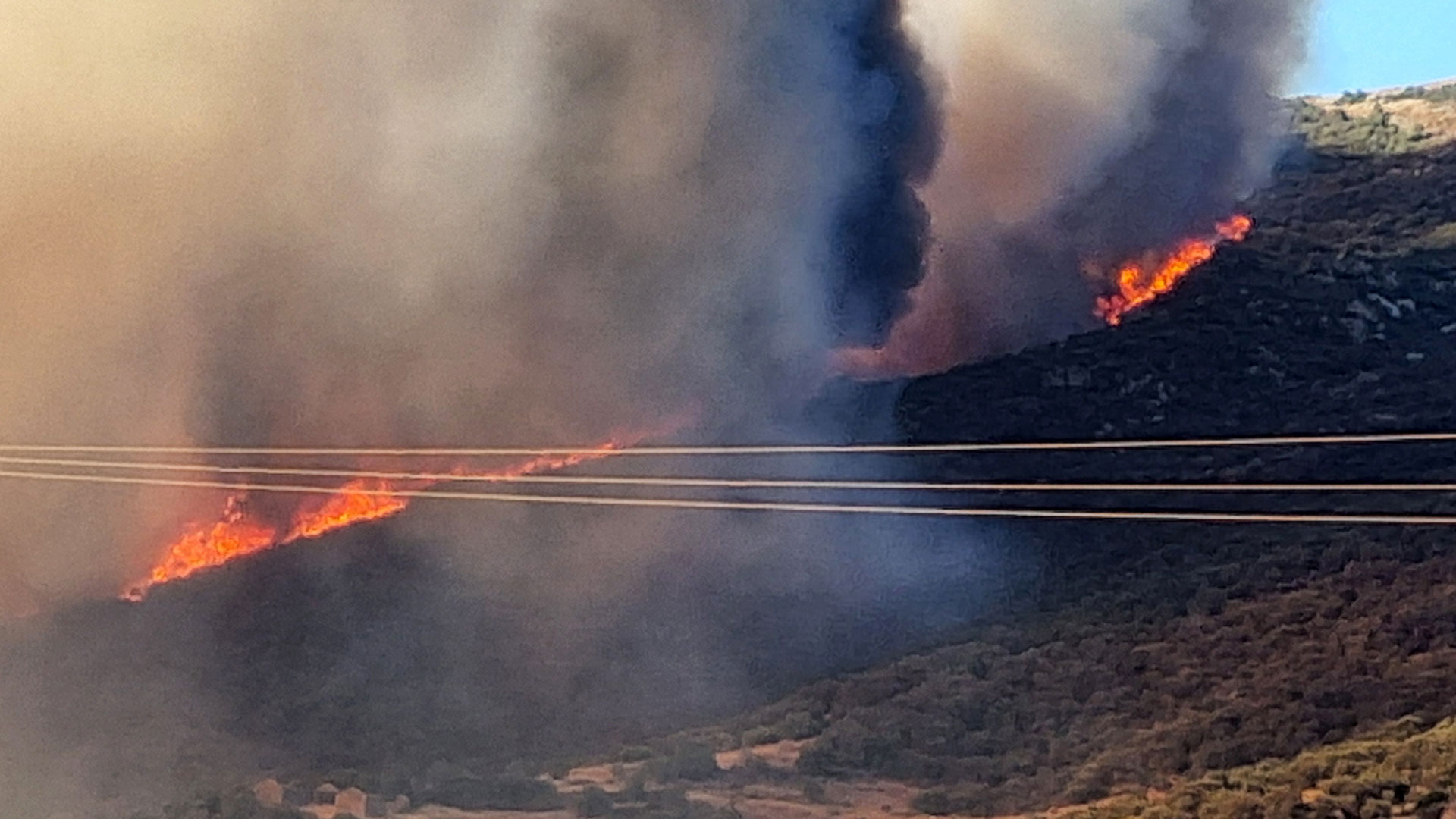 Φωτιά: Δύσκολη νύχτα στην Εύβοια – Μάχη με ισχυρούς ανέμους-9