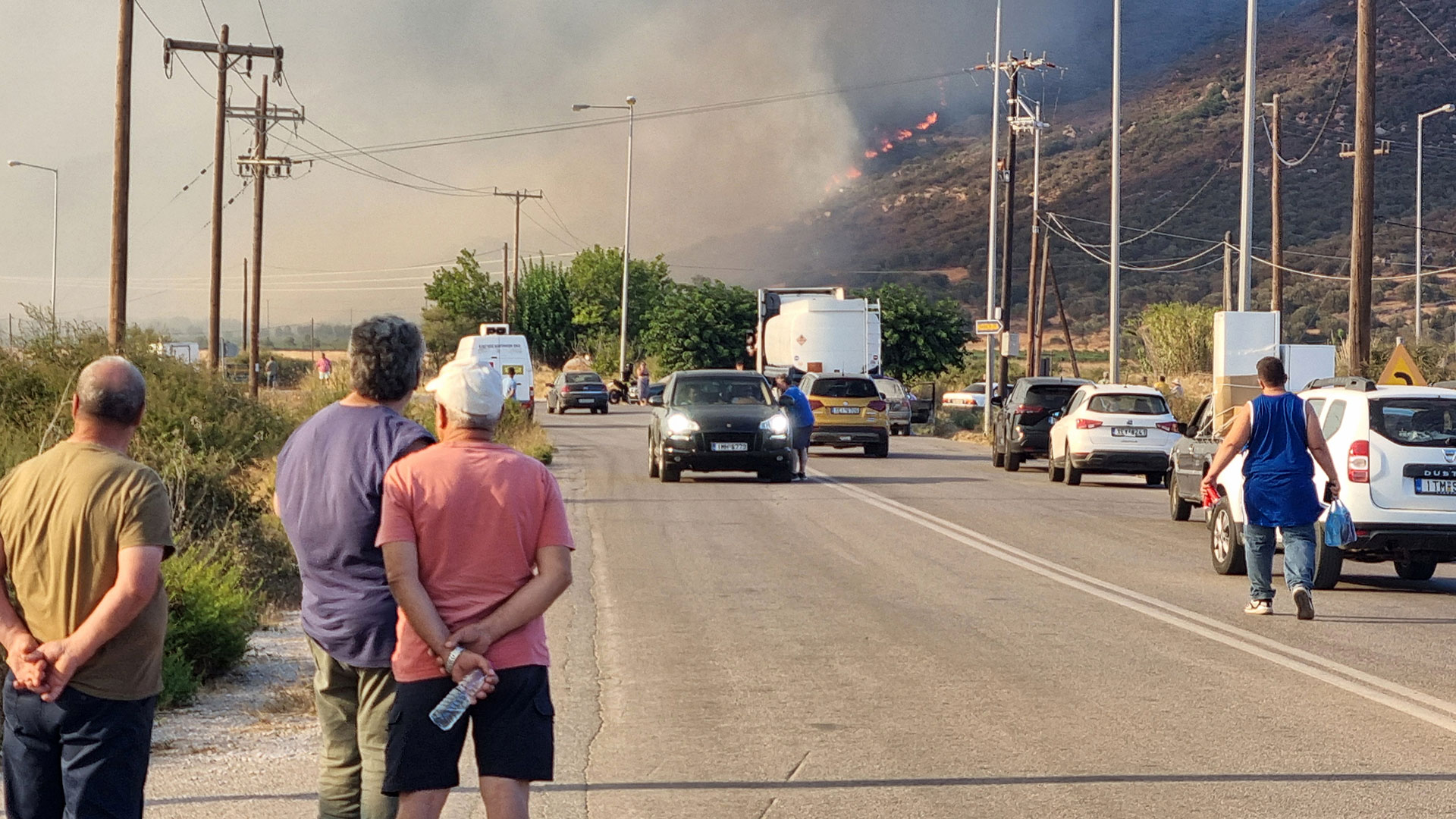 Φωτιά: Δύσκολη νύχτα στην Εύβοια – Μάχη με ισχυρούς ανέμους-4