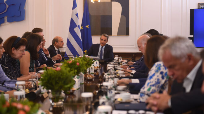 κυβέρνηση-διπλό-μείγμα-παρεμβάσεων-563152507