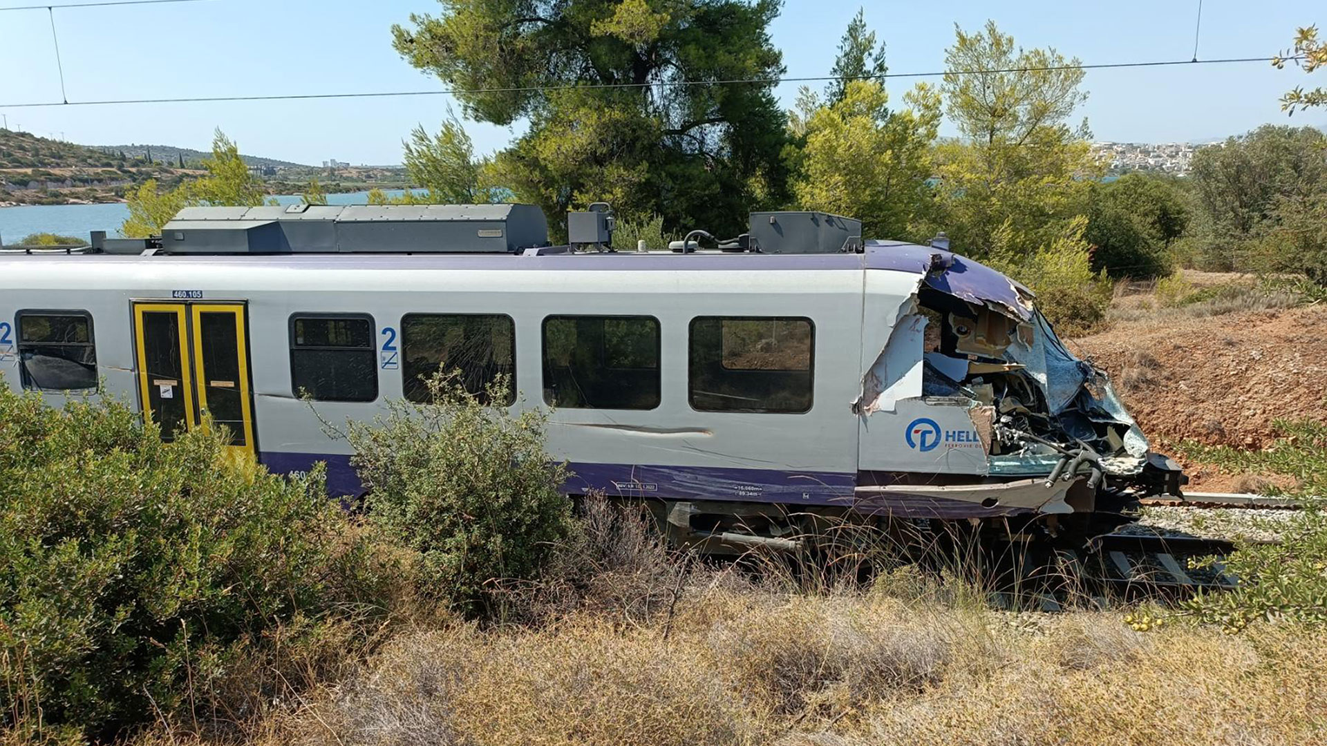 Αυλίδα: Σύγκρουση τρένου με φορτηγό – Τρεις τραυματίες-5