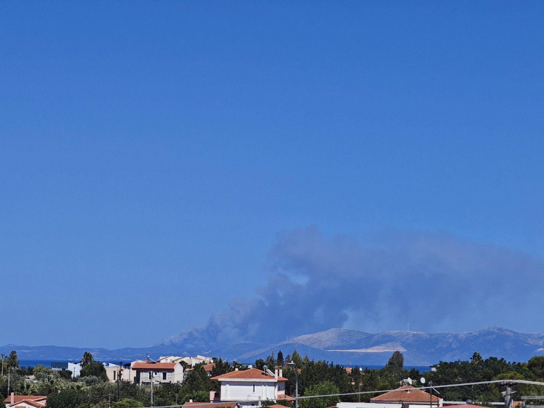 Φωτιά: Δύσκολη νύχτα στην Εύβοια – Μάχη με ισχυρούς ανέμους-3