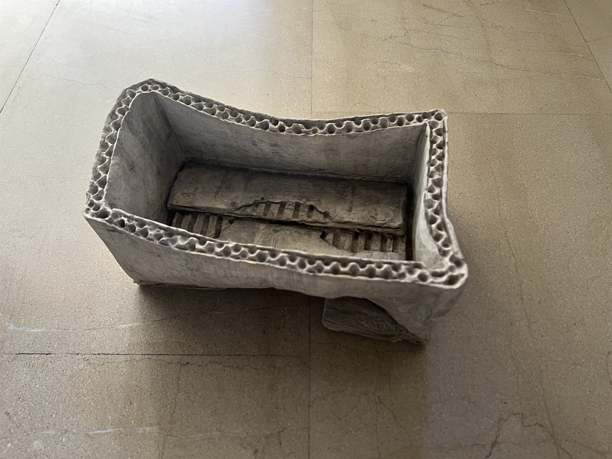 Εκθεση ζωγραφικής σε ένα σπίτι φαντασμάτων-4