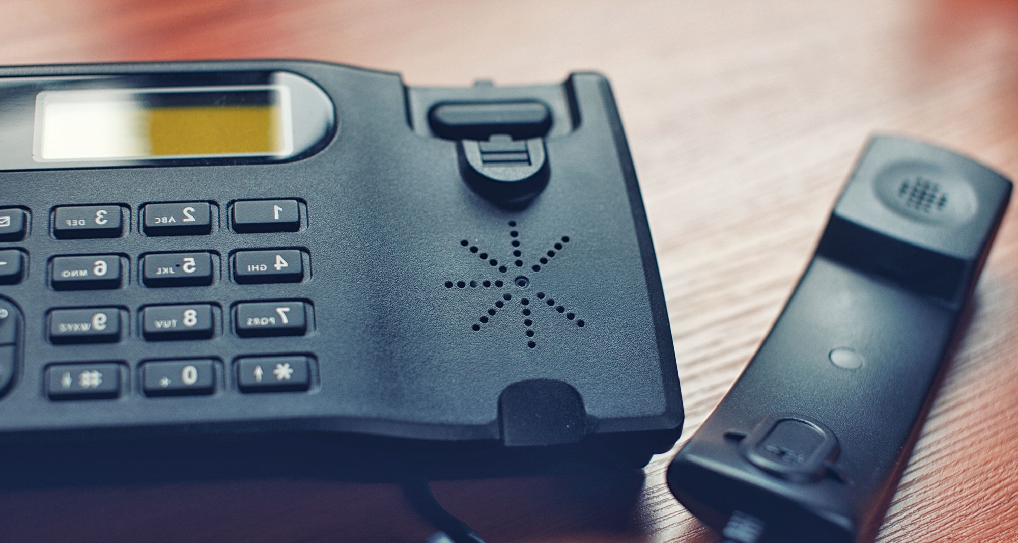 Περιορίζεται διαρκώς η χρήση του σταθερού τηλεφώνου-1