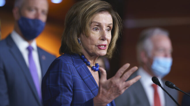 η-νάνσι-πελόζι-καλεί-τον-μπάιντεν-να-επ-563119657