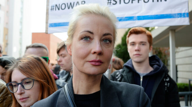 ρωσικό-δικαστήριο-διέταξε-τη-σύλληψη-563117725