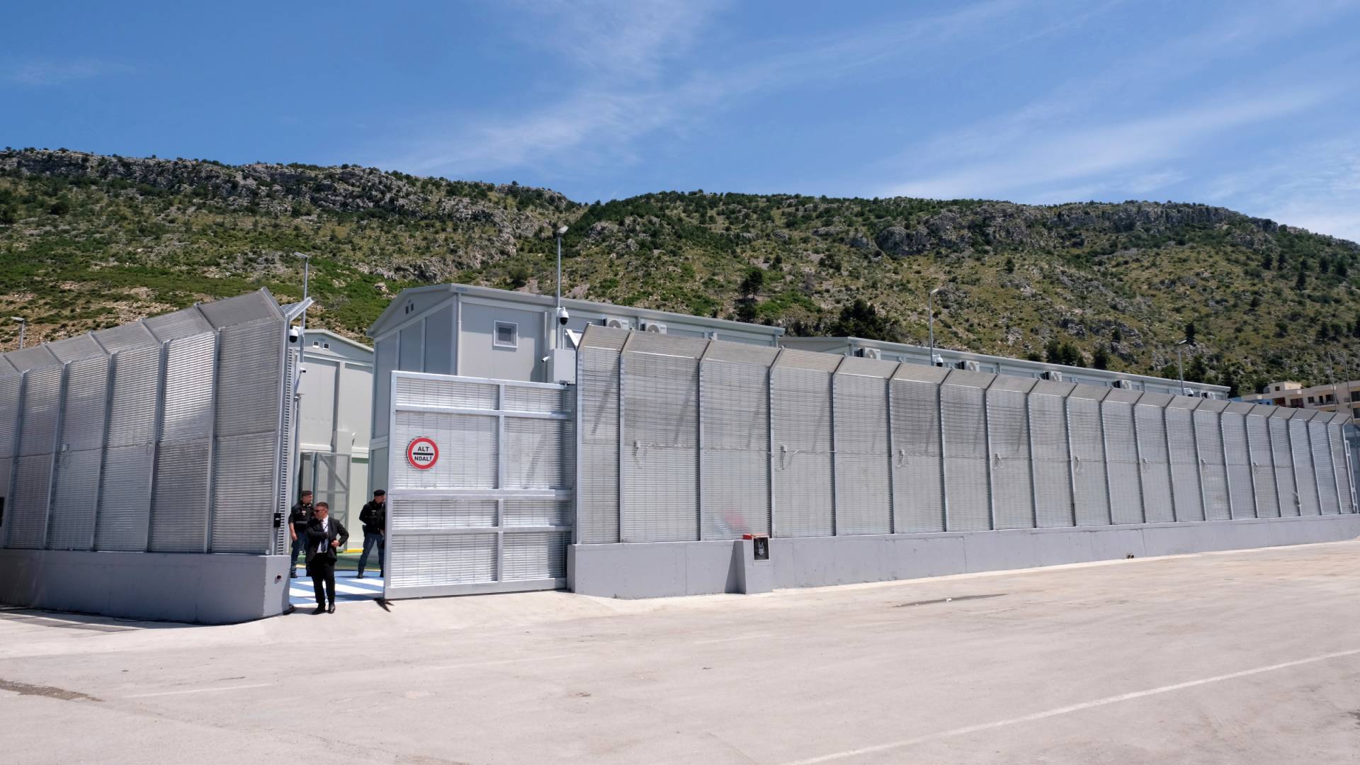 Ιταλία – Αλβανία: Προς εφαρμογή η αμφιλεγόμενη συμφωνία για τα κέντρα μεταναστών-2