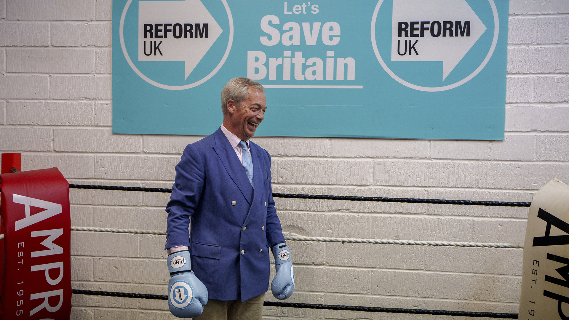 Νάιτζελ Φάρατζ: Ο ευρωσκεπτικιστής «ταραξίας» εκλέγεται βουλευτής για πρώτη φορά-1