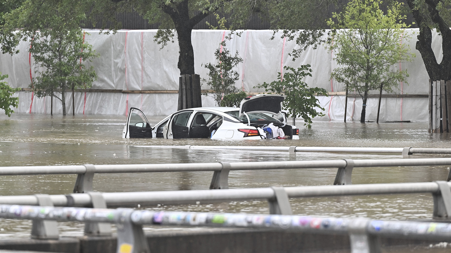 Τέξας: Τουλάχιστον πέντε νεκροί και σοβαρές υλικές ζημιές από το πέρασμα της καταιγίδας Μπέριλ-1