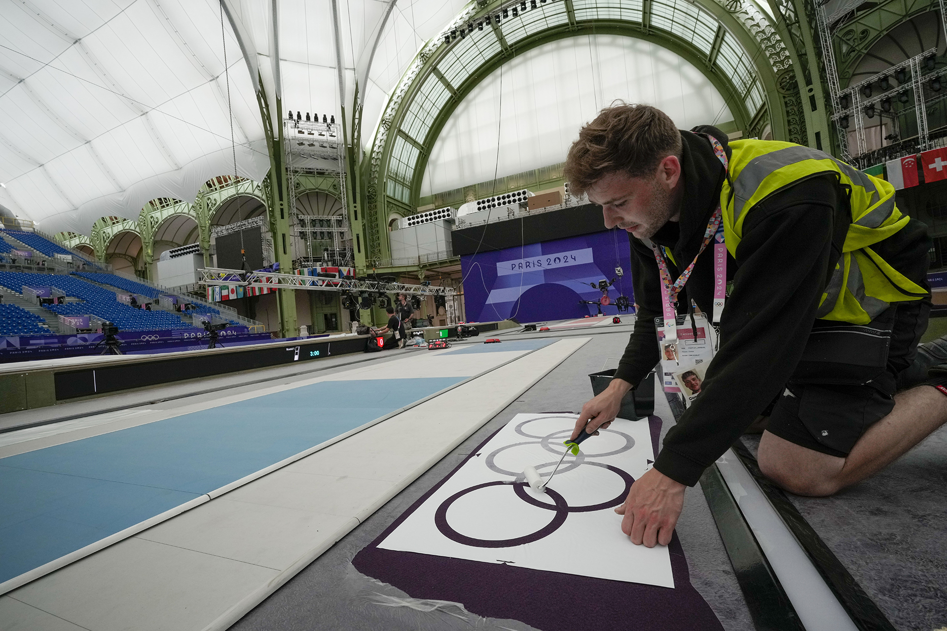 Οι Ολυμπιακοί ξεκινούν, οι Παριζιάνοι φεύγουν-4