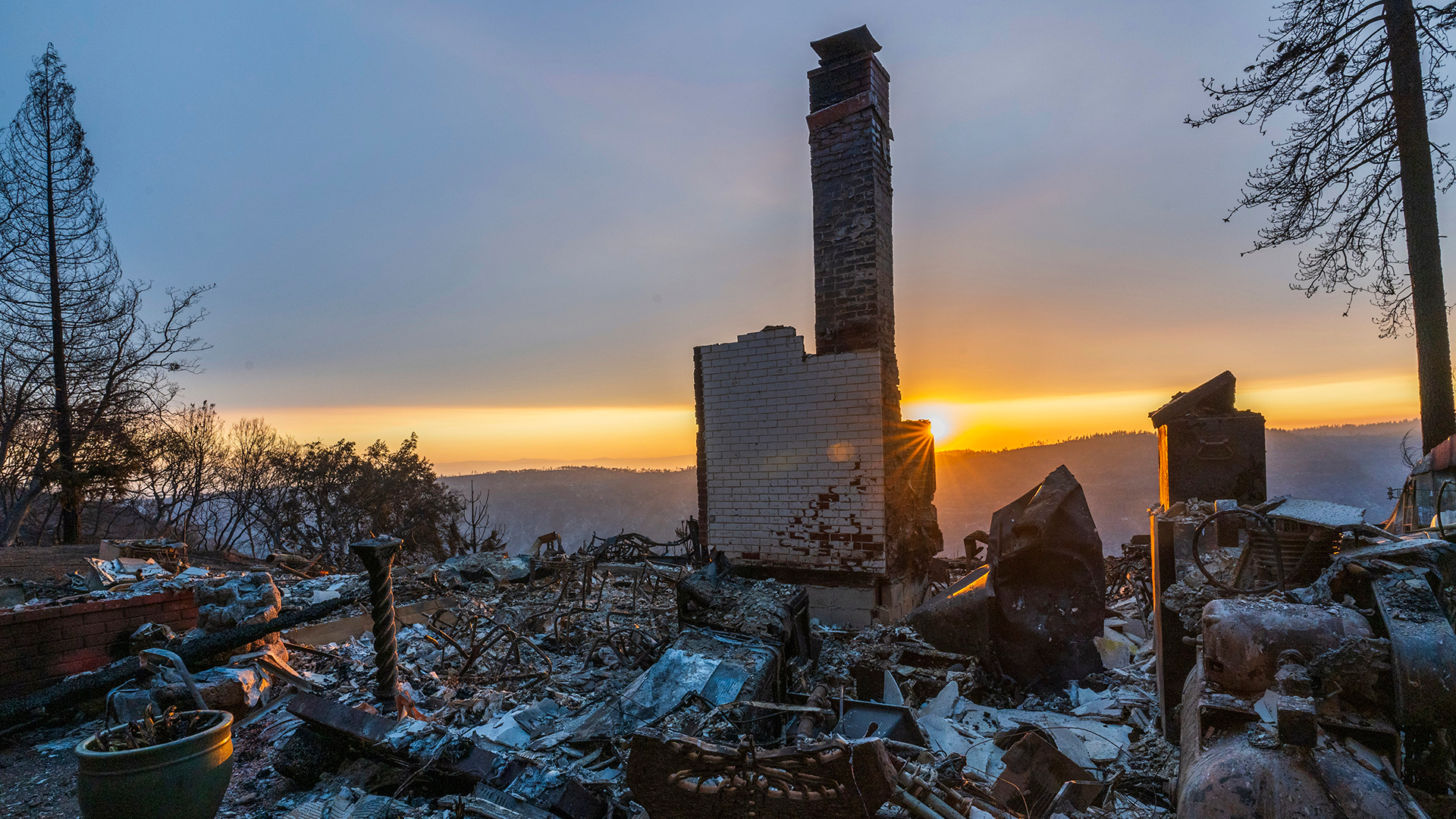 Καλιφόρνια: Ανεξέλεγκτη η πυρκαγιά «Park Fire»,  μια από τις μεγαλύτερες στα χρονικά-1