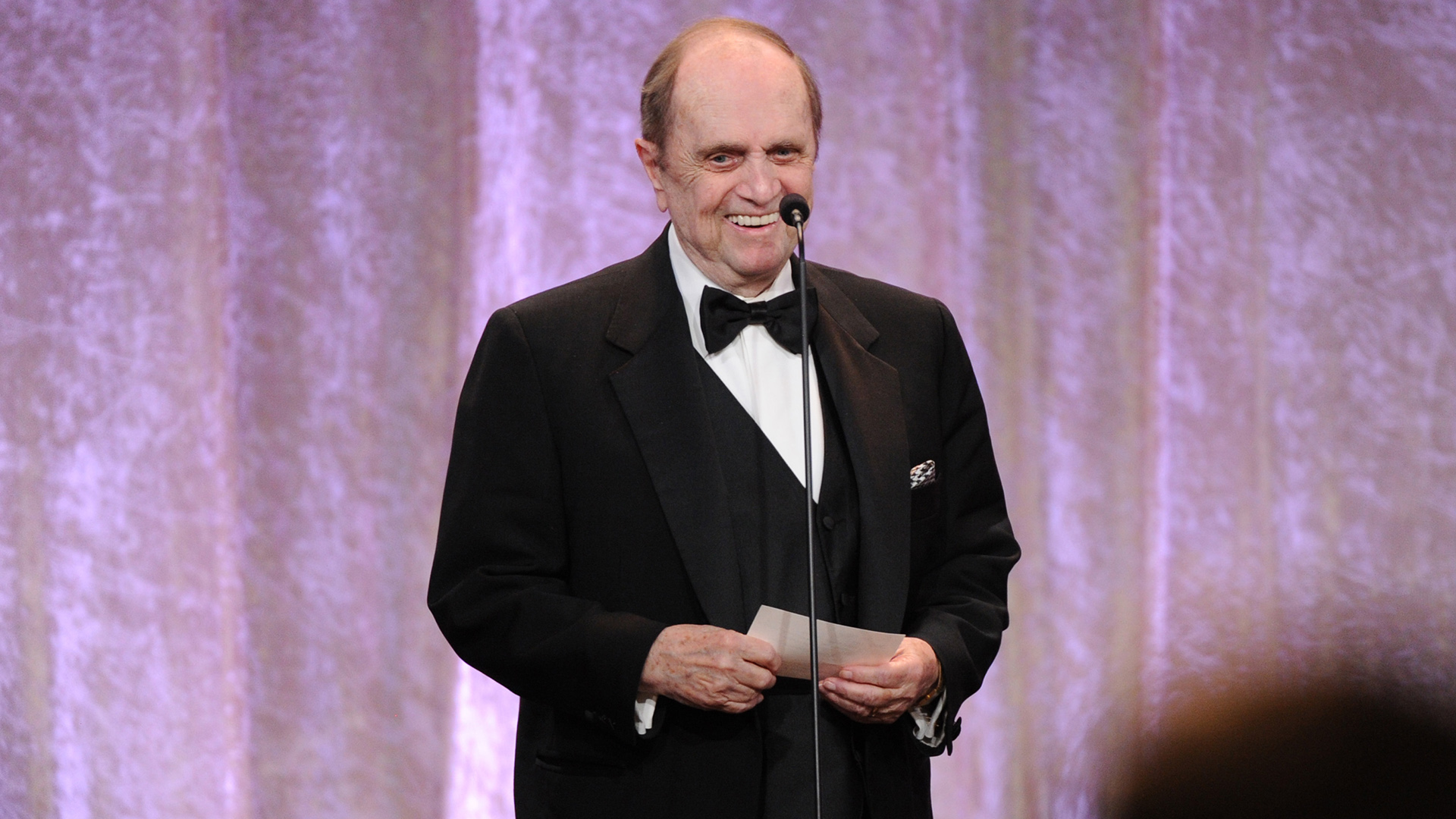 Μπομπ Νιούχαρτ: Εφυγε από τη ζωή σε ηλικία 94 ετών ο θρυλικός κωμικός-1