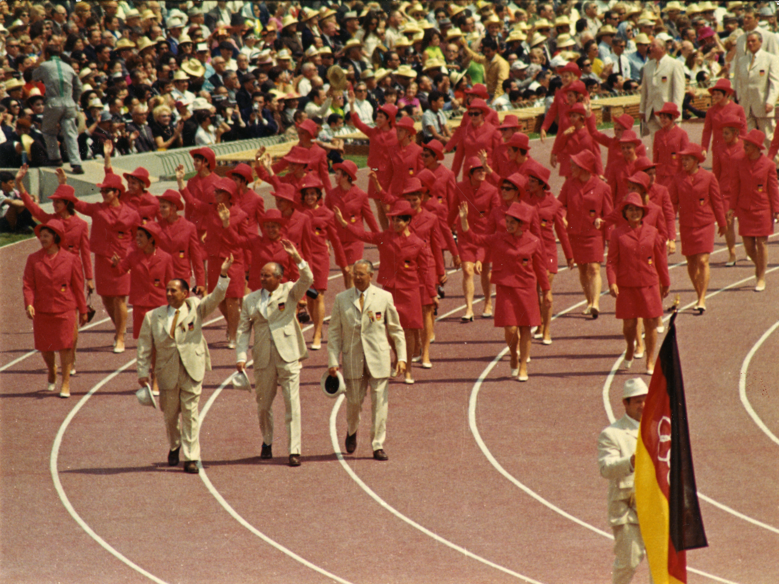 Ολυμπιακοί Αγώνες: Από τη λευκή στολή στην υψηλή ραπτική-5