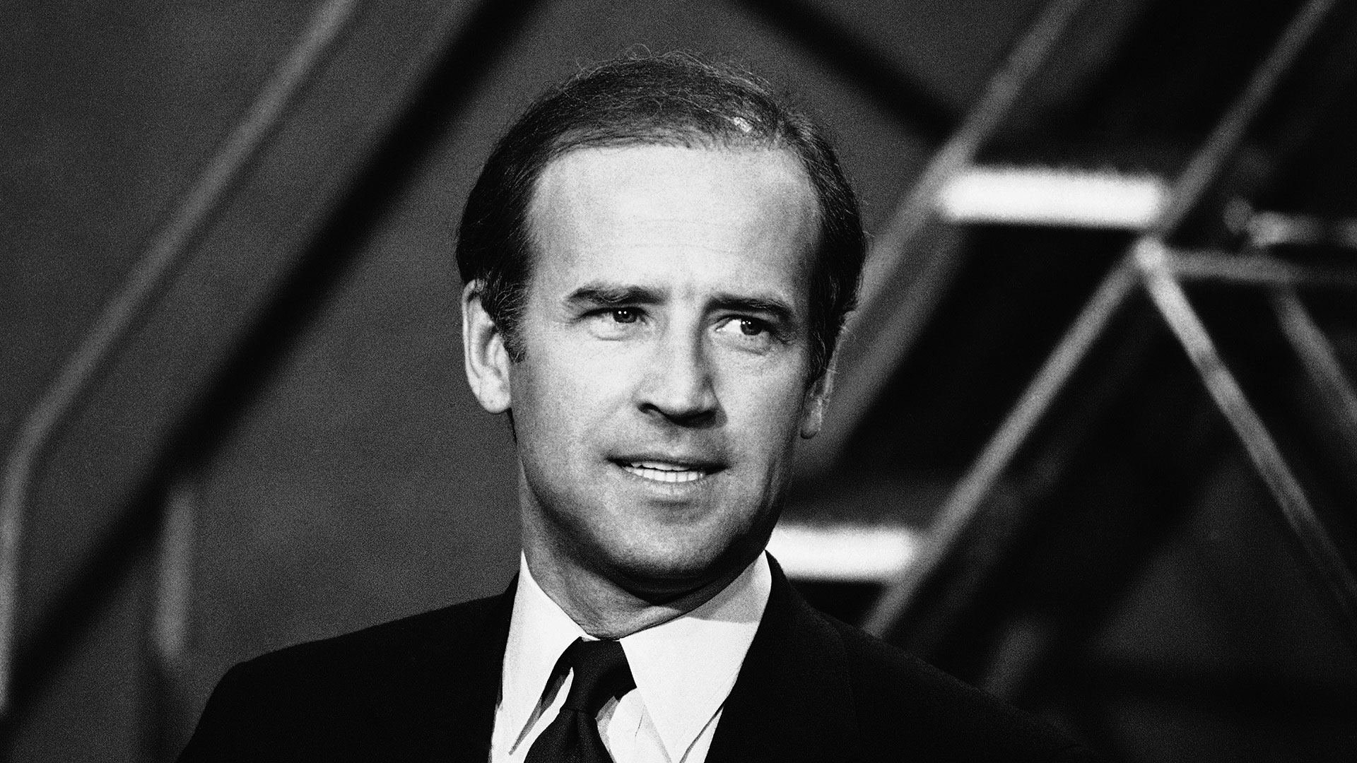 τζο-μπάιντεν-κάποτε-πολύ-νέος-για-τη-γε-563137909