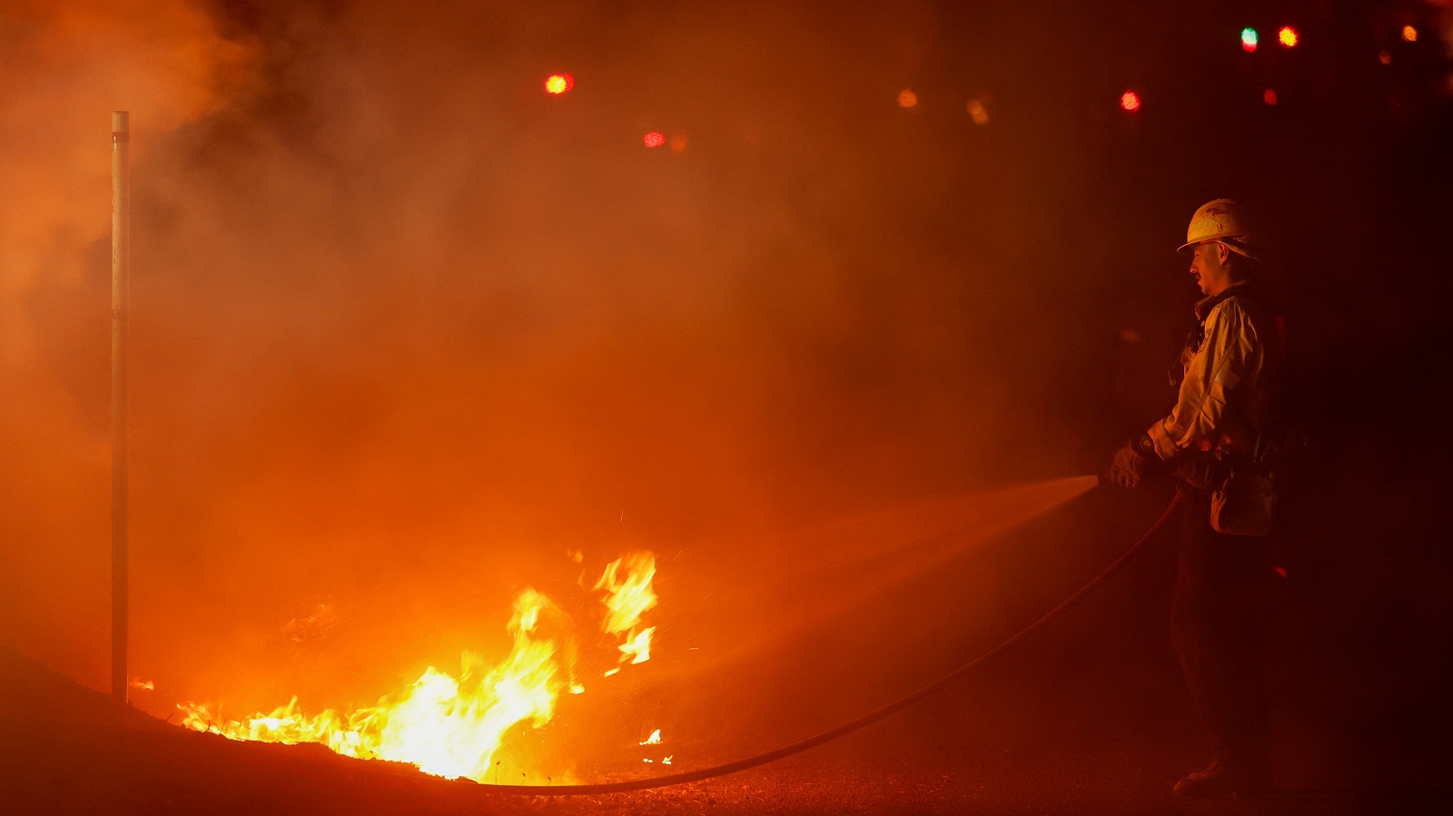 Τεράστιες πυρκαγιές σε Καλιφόρνια και Καναδά πλήττουν κατοικημένες περιοχές (εικόνες)-2