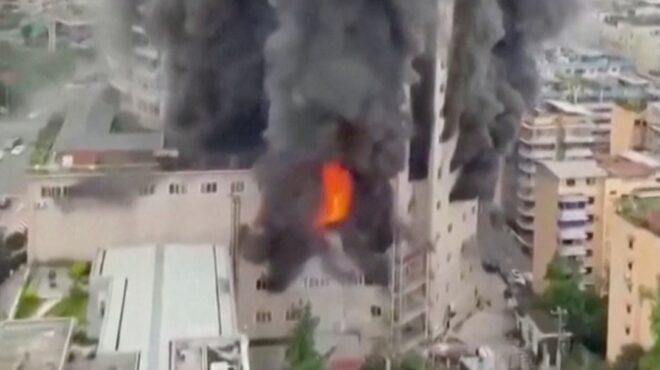 κίνα-πυρκαγιά-σε-εμπορικό-κέντρο-με-το-563131822