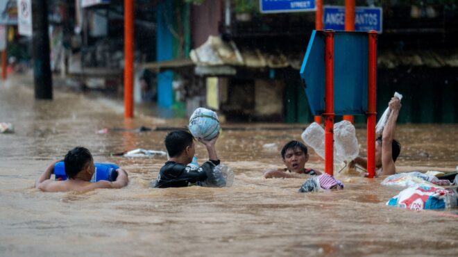 ο-φονικός-τυφώνας-γκέμι-βυθίζει-πλοίο-563143045
