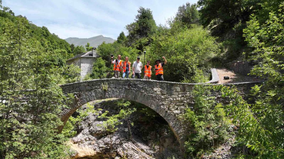 φοιτητές-από-ηπα-και-κίνα-μελετούν-7-γεφ-563106250