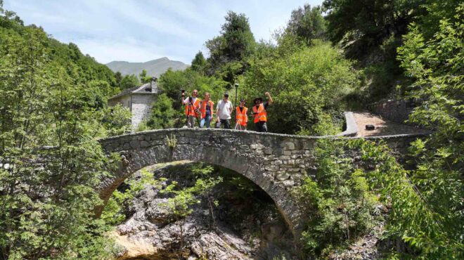 φοιτητές-από-ηπα-και-κίνα-μελετούν-7-γεφ-563106250