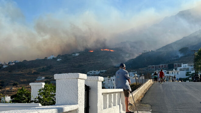 το-πανηγύρι-μπροστά-στις-φλόγες-563114182