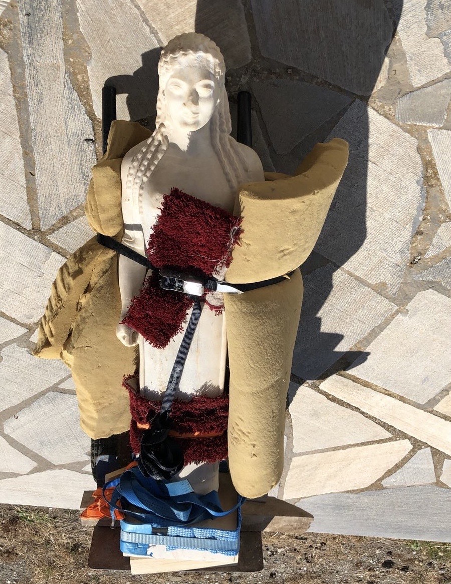 Τι γυρεύουν εκατοντάδες γλυπτά στα σοκάκια της Τήνου;-4