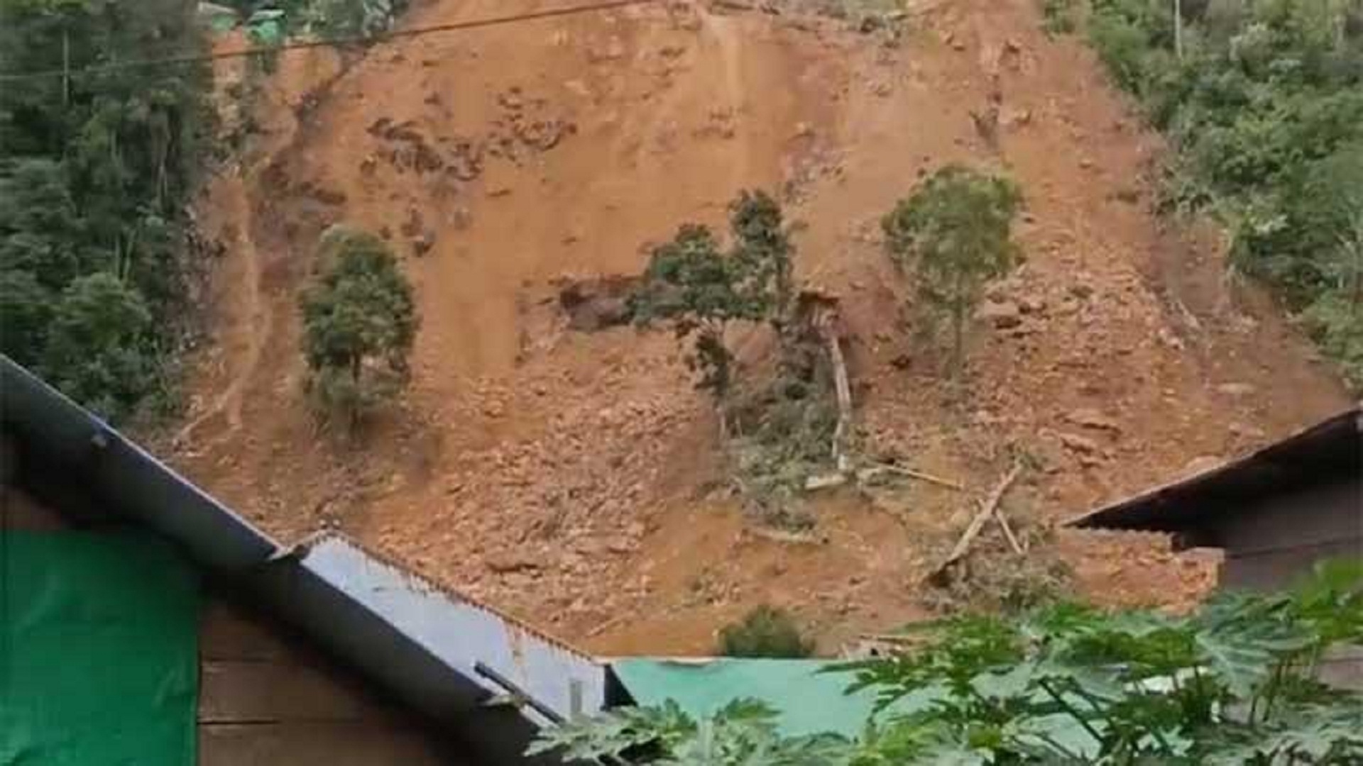 Ινδονησία: Τουλάχιστον 12 νεκροί από κατολίσθηση εν μέσω καταιγίδας-1