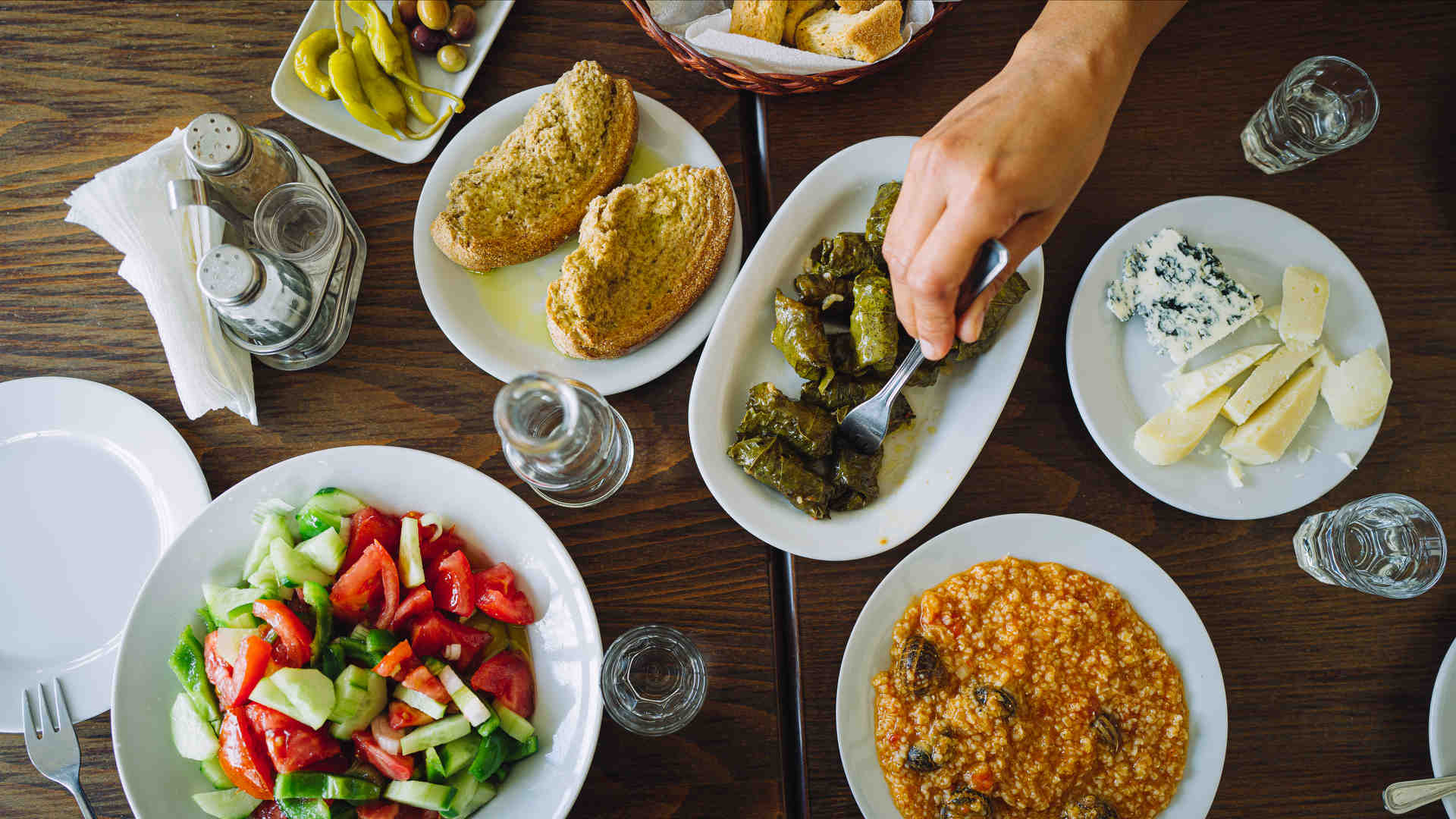 Ηράκλειο: Στο Καφενείο του Αλευρά φάγαμε τους καλύτερους κεφτέδες της ζωής μας-1