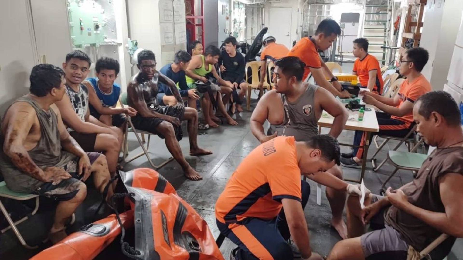 Φιλιππίνες: Φόβοι για περιβαλλοντική καταστροφή από ανατροπή τάνκερ-1