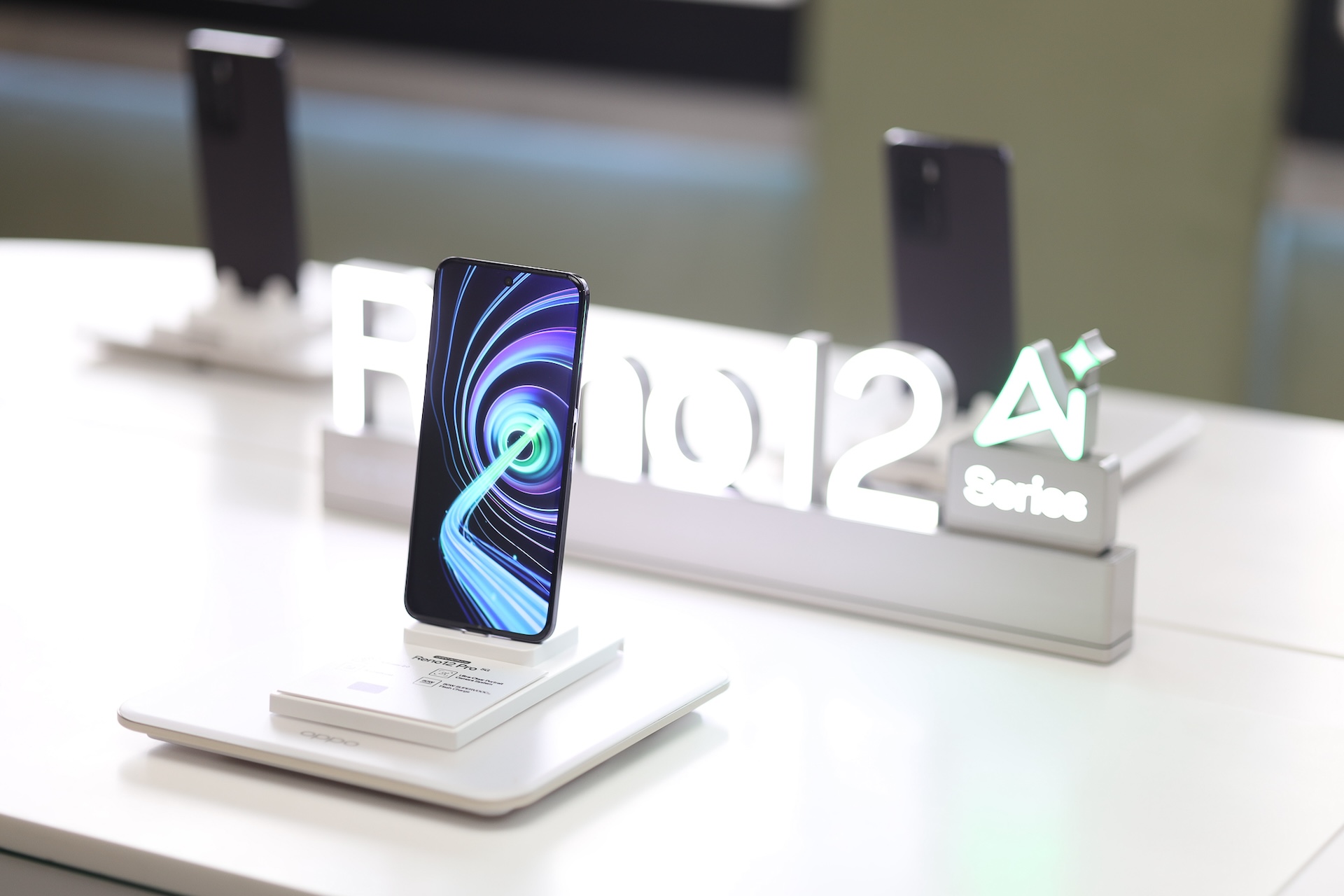 H OPPO παρουσιάζει τα νέα  Reno12 και Reno12 Pro στην Ελλάδα-1