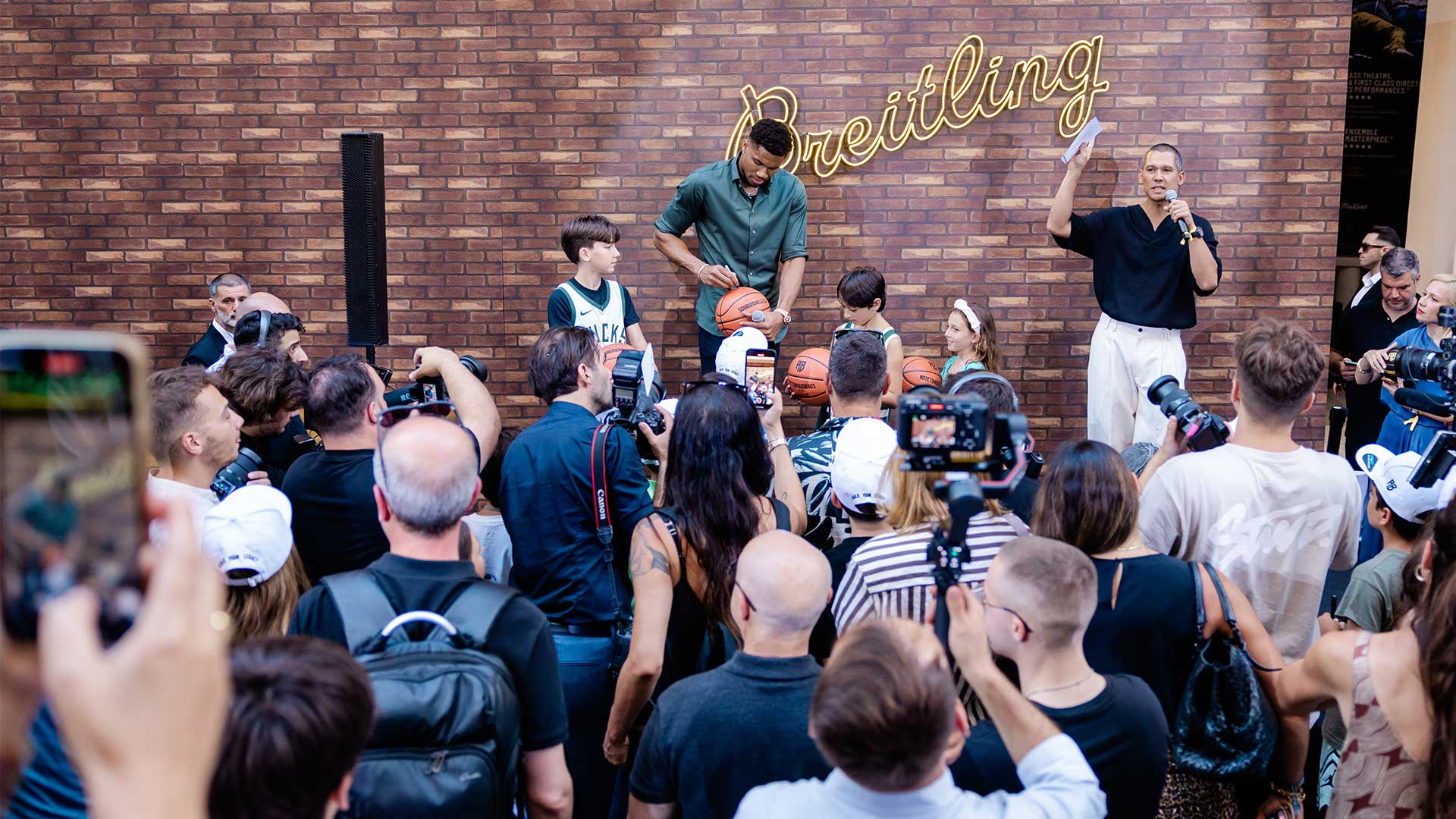 O Γιάννης Αντετοκούνμπο παρουσίασε στο ελληνικό κοινό τα Breitling που σχεδίασε ο ίδιος-2