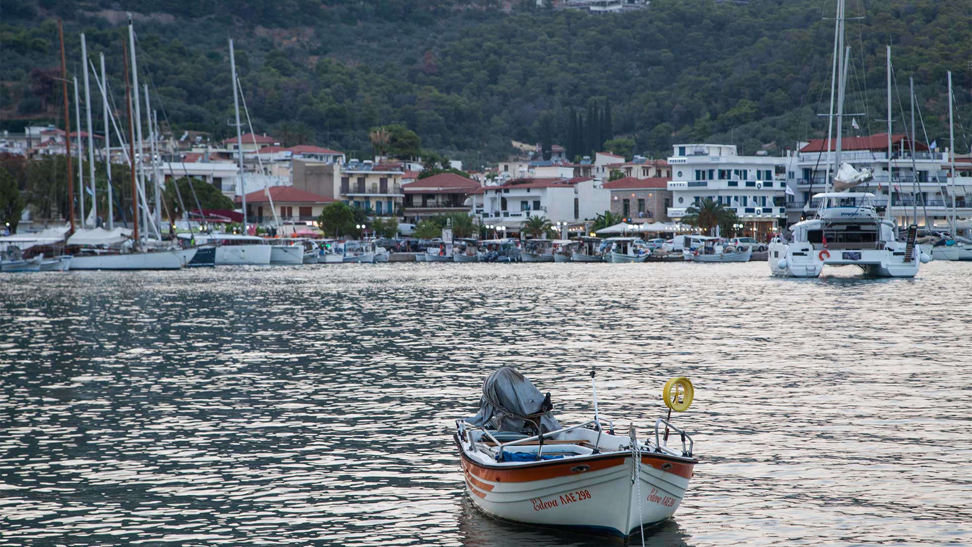 Σαββατοκύριακο στην Επίδαυρο, για θέατρο και βουτιές-1