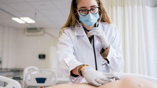 η-ζήτηση-για-νέους-γιατρούς-αυξάνεται-563141506