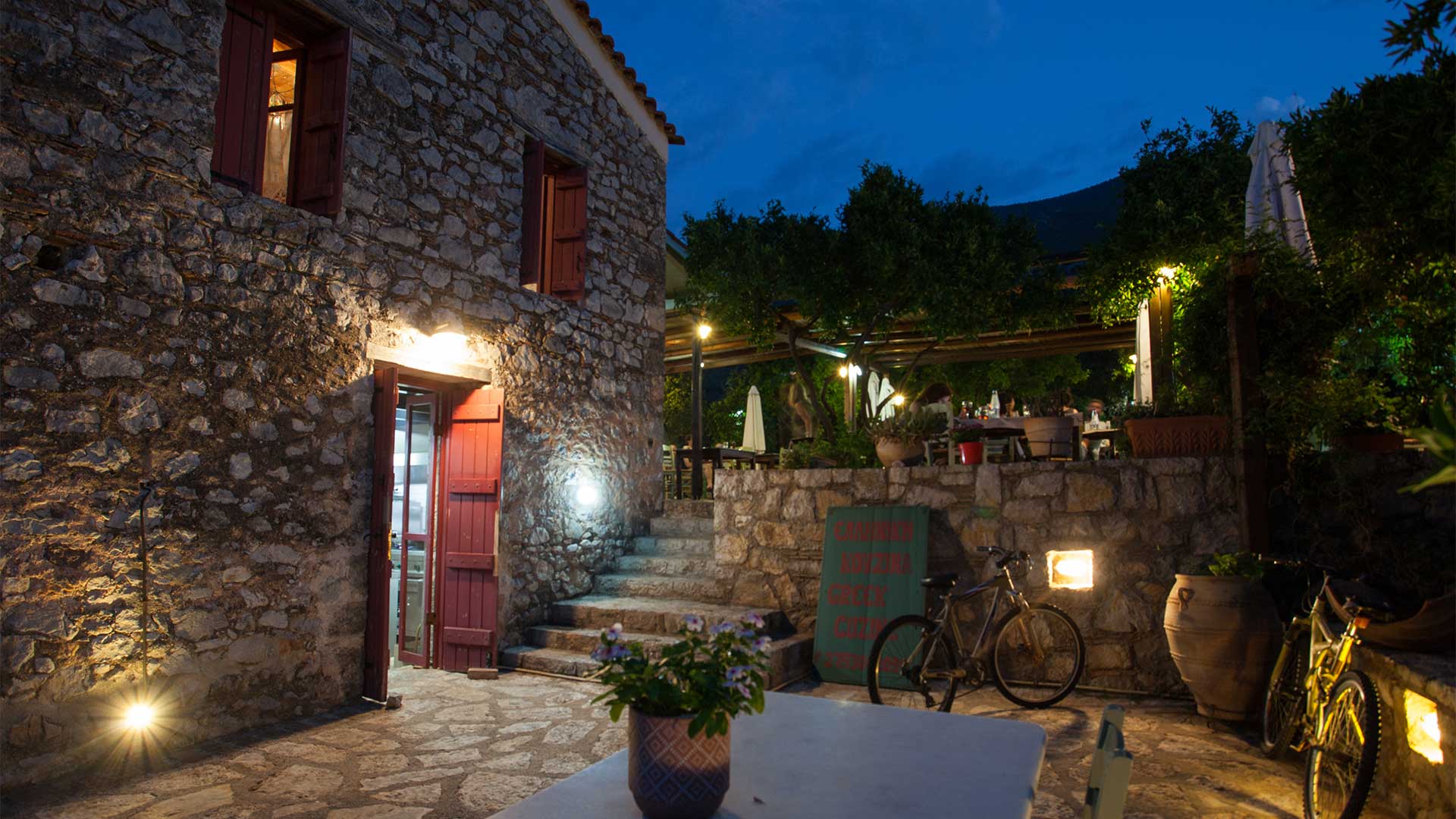 Σαββατοκύριακο στην Επίδαυρο, για θέατρο και βουτιές-4