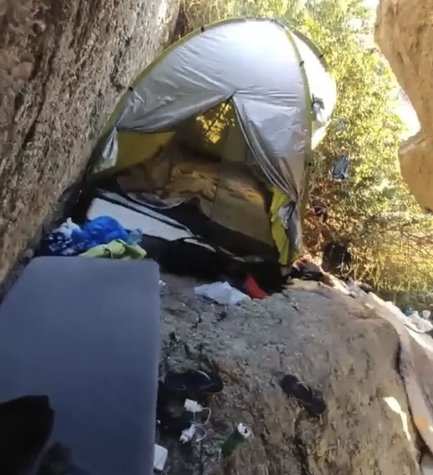 Μύκονος: Συνελήφθη 32χρονος για κλοπές σε τουριστικά καταλύματα – Εκρυβε τη λεία ανάμεσα σε βράχους-1