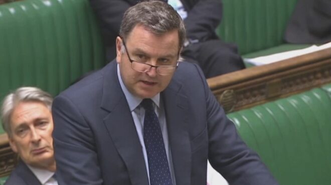 βρετανία-ο-πρώην-υπουργός-εργασίας-με-563137591