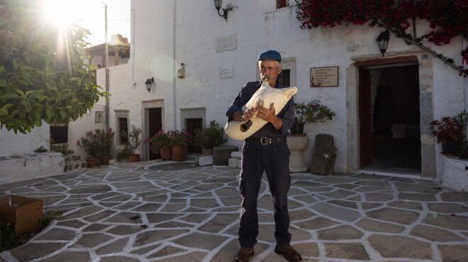 ο-βιρτουόζος-δάσκαλος-της-τσαμπούνας-563126362